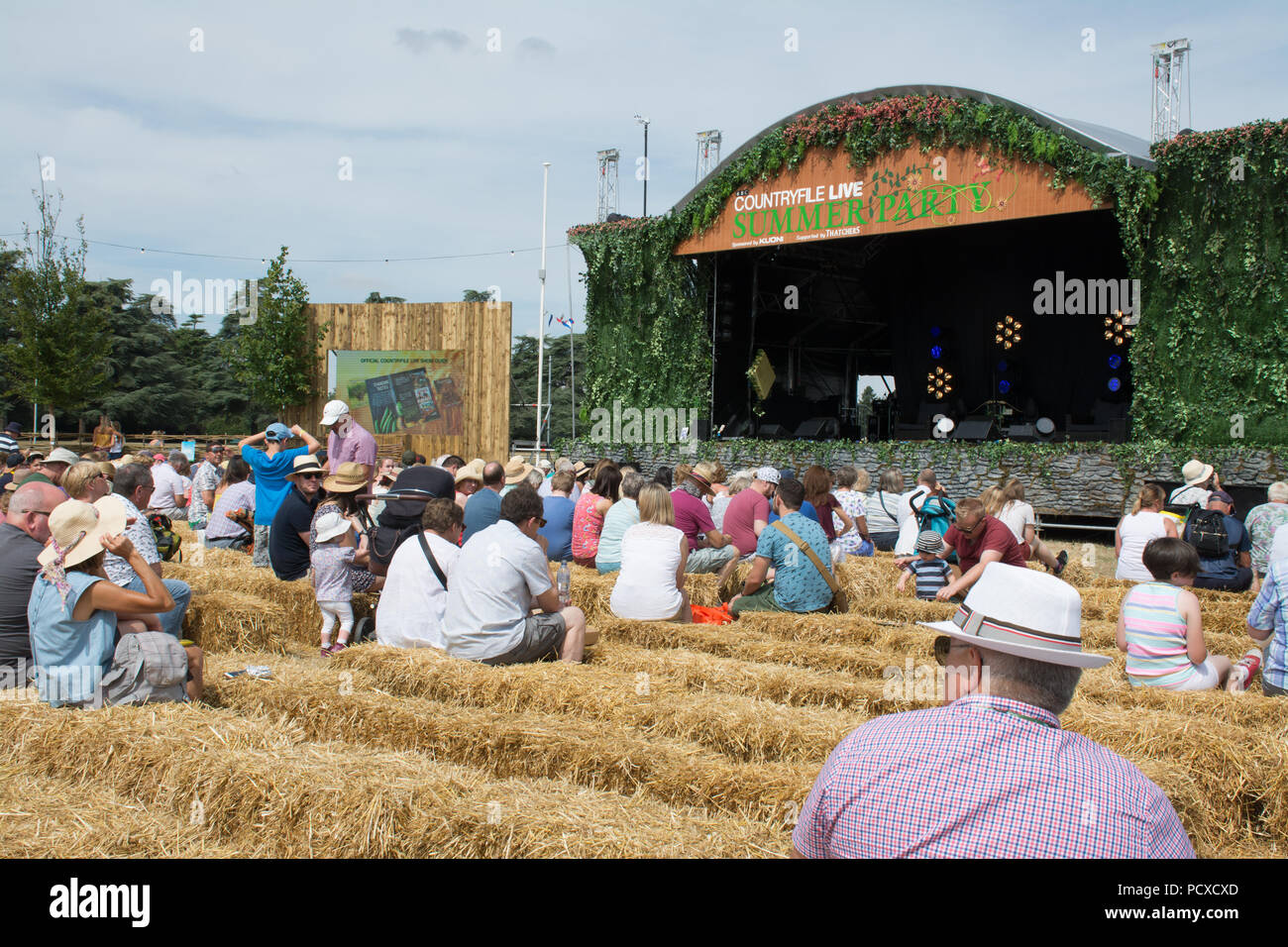 Il Palazzo di Blenheim, Oxfordshire, Regno Unito. 4° agosto 2018. Migliaia di persone sono andate al Countryfile live show in splendidi giardini del Palazzo di Blenheim su una calda e soleggiata giornata. Ci sono state le opportunità di vedere e di incontrare Countryfile presentatori. Ci sono state anche molte dimostrazioni e mostre, come campagna artigianato e bestiame in visita. Foto Stock