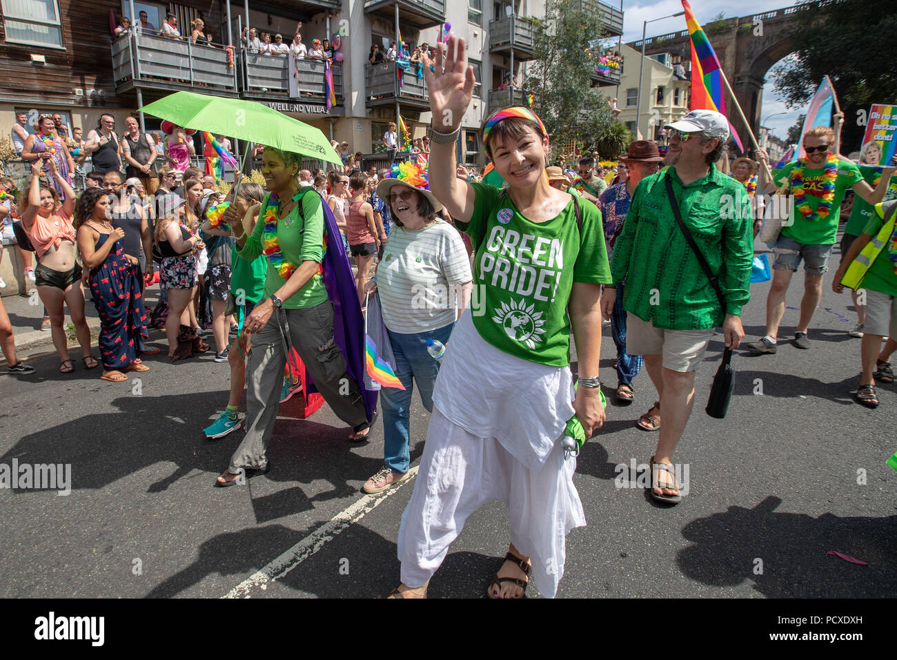 Brighton, Regno Unito. 4 agosto 2018,Caroline Lucas prende parte all'annuale Brighton Pride Parade, Brighton Inghilterra. © Jason Richardson / Alamy Live News Foto Stock
