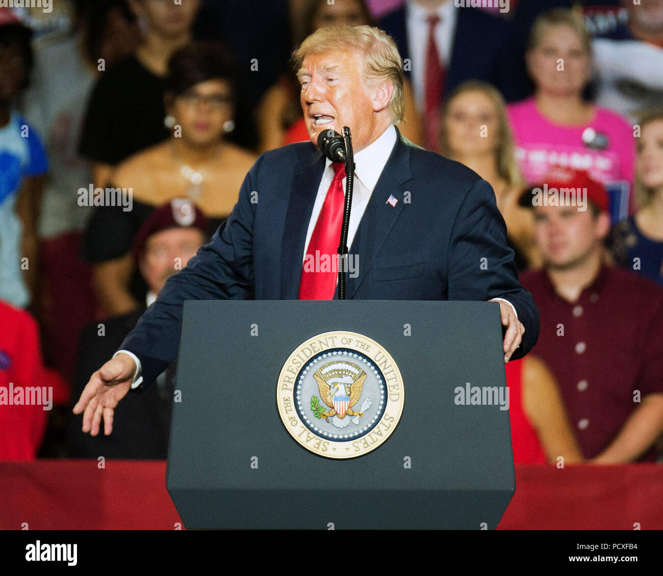 Ohio, Stati Uniti d'America. Il 4 agosto 2018. Donald Trump parla alla folla nel rendere l'America grande di nuovo nel Rally di Powell, Ohio, Stati Uniti d'America. Brent Clark/Alamy Live News Foto Stock