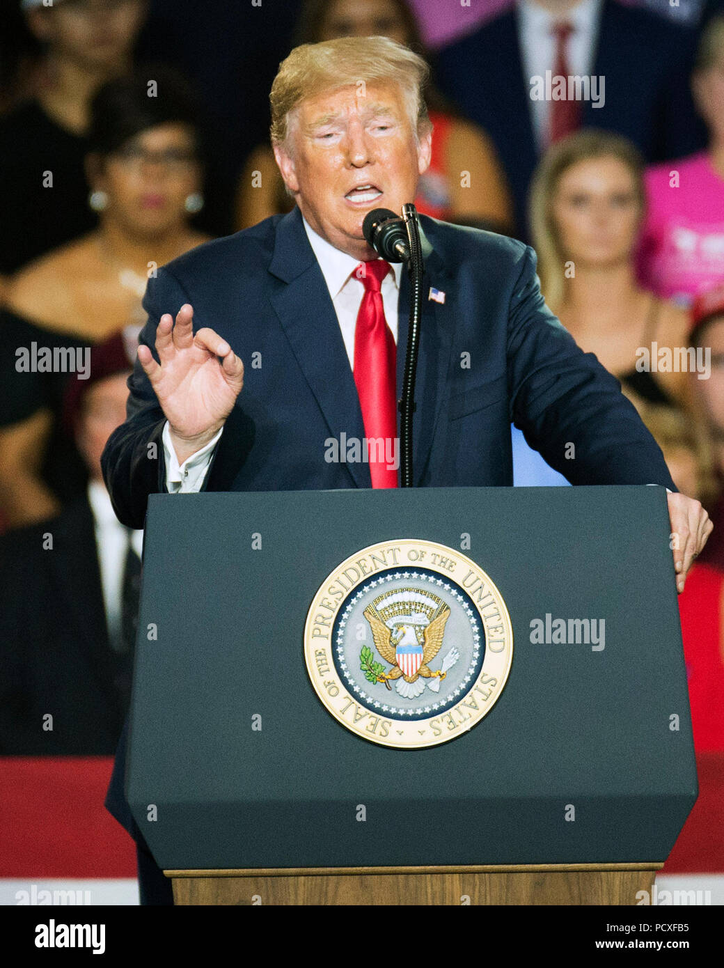 Ohio, Stati Uniti d'America. Il 4 agosto 2018. Donald Trump parla alla folla nel rendere l'America grande di nuovo nel Rally di Powell, Ohio, Stati Uniti d'America. Brent Clark/Alamy Live News Foto Stock