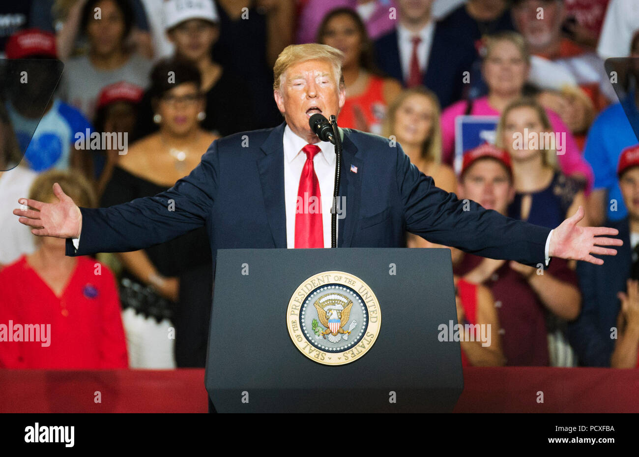 Ohio, Stati Uniti d'America. Il 4 agosto 2018. Donald Trump parla alla folla nel rendere l'America grande di nuovo nel Rally di Powell, Ohio, Stati Uniti d'America. Brent Clark/Alamy Live News Foto Stock