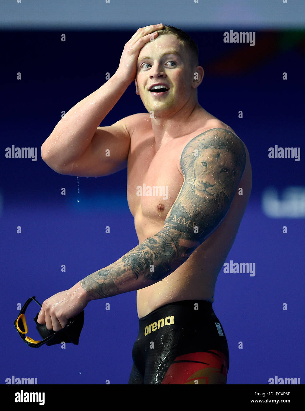 La Gran Bretagna è Adam torbosi rottura festeggia il suo record del mondo dopo la vittoria degli Uomini 100m Finale a rana durante il giorno tre del 2018 Campionati Europei a Tollcross International centro nuoto, Glasgow. Foto Stock