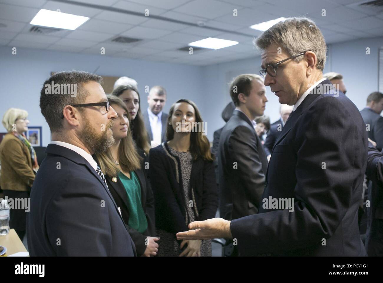 Ambasciatore Pyatt incontra Volontarii del Corpo della Pace a Kiev per celebrare il cinquantacinquesimo anniversario della Pace Corps, 1 marzo 2016 Foto Stock