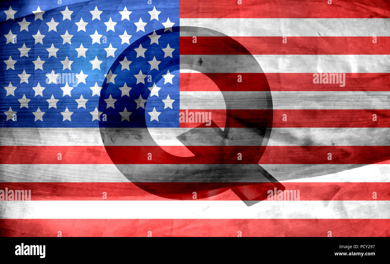 Bandiera americana con Q da Qanon Foto Stock