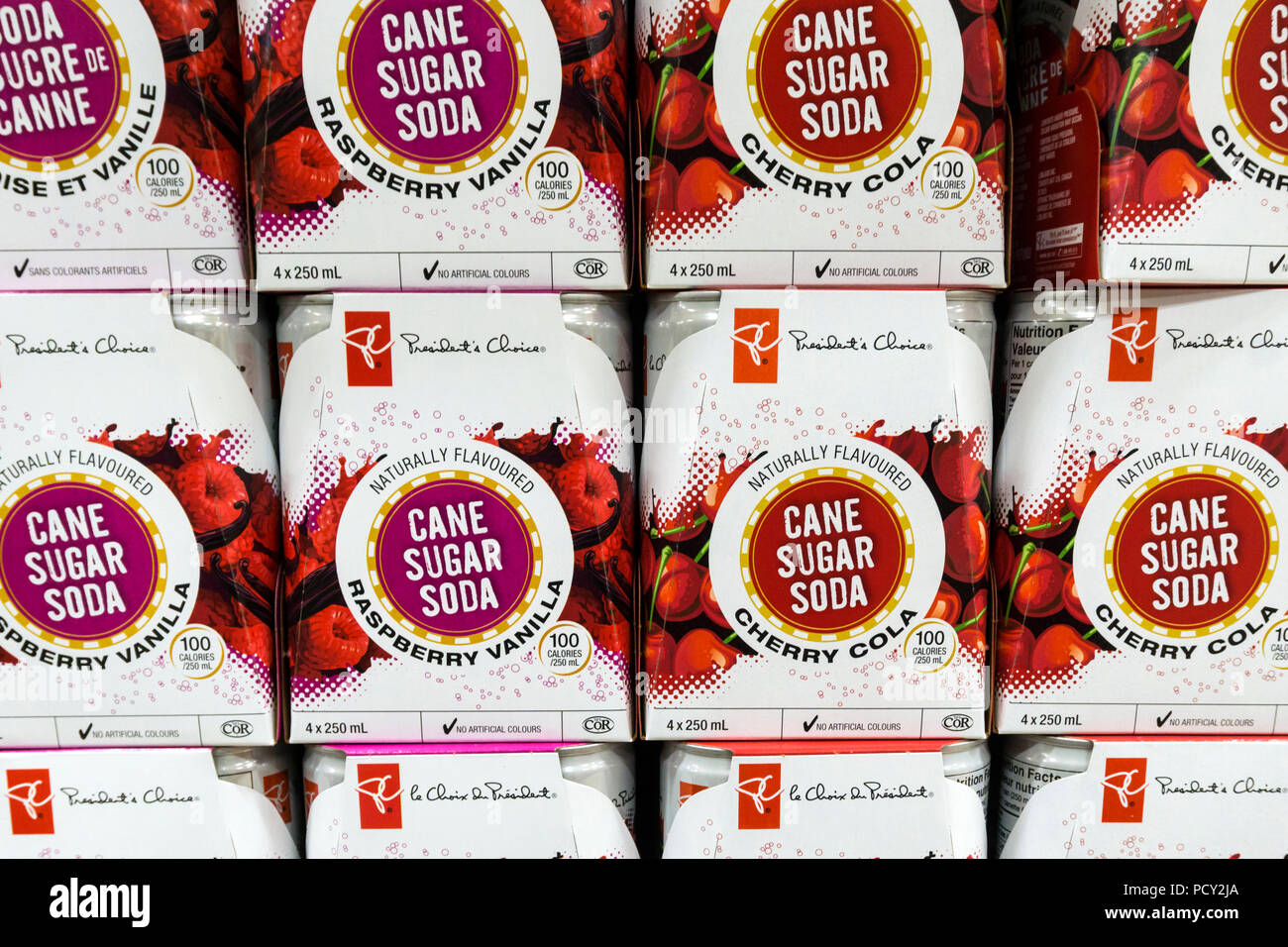 Confezioni di Presidenti scelta di zucchero di canna Soda in una varietà di sapori in vendita sugli scaffali di un supermercato canadese. Foto Stock
