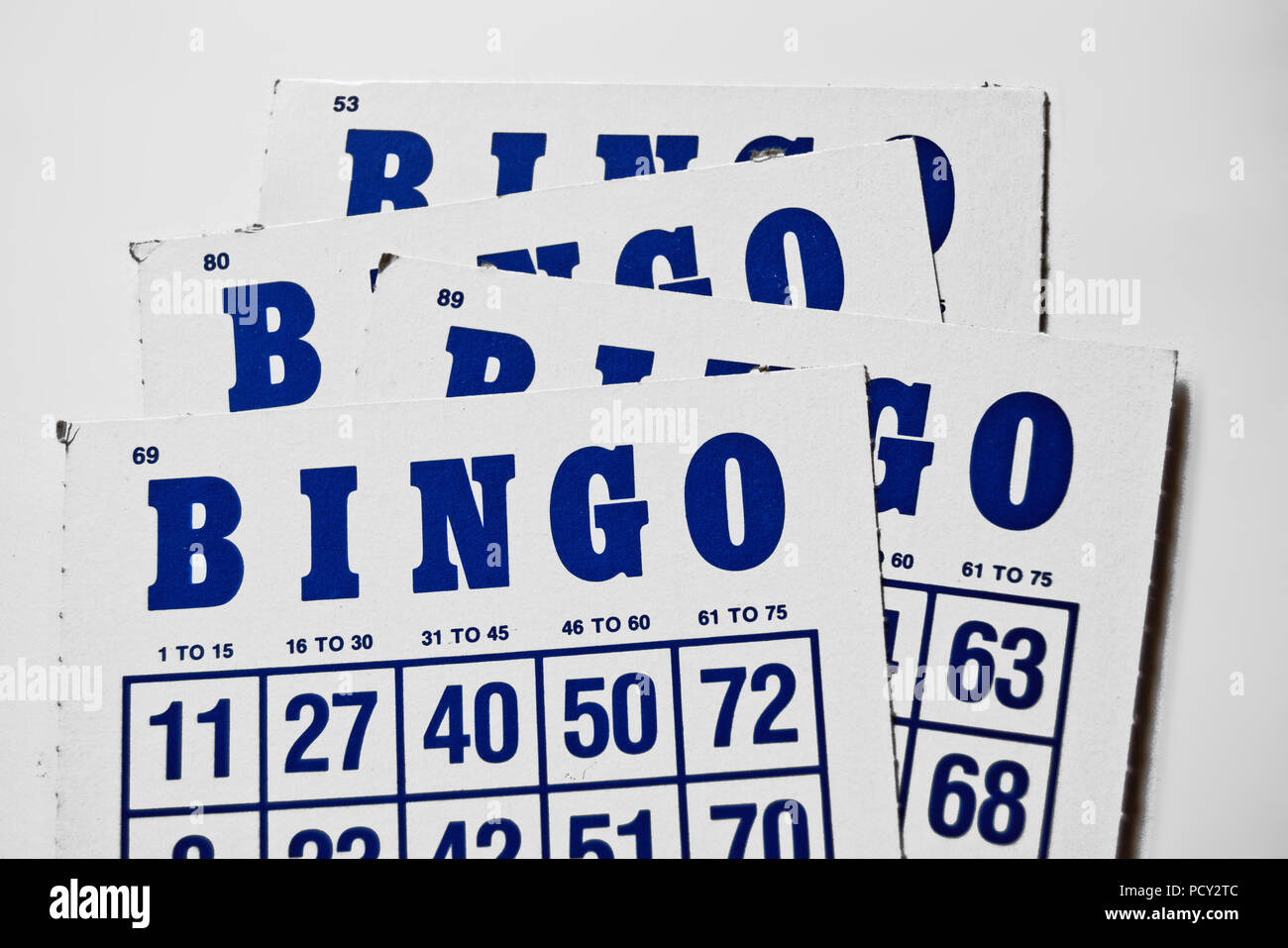 Le schede di Bingo, inchiostro blu su sfondo bianco Foto Stock