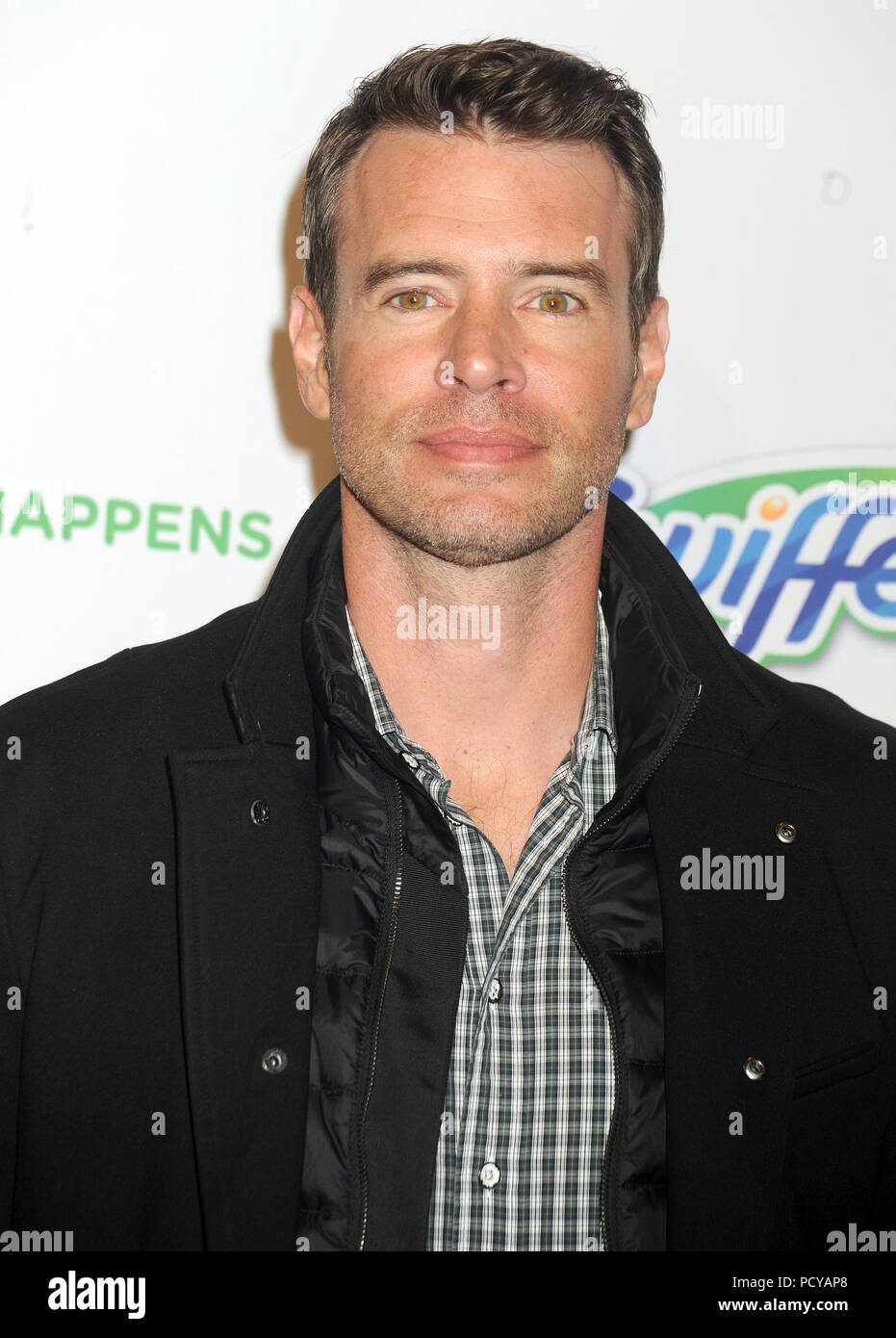 NEW YORK, NY - novembre 12: Attore Scott Foley assiste la vacanza Pet adozione evento a 101 Wooster Street a Novembre 12, 2015 a New York City. Persone: Scott Foley Foto Stock