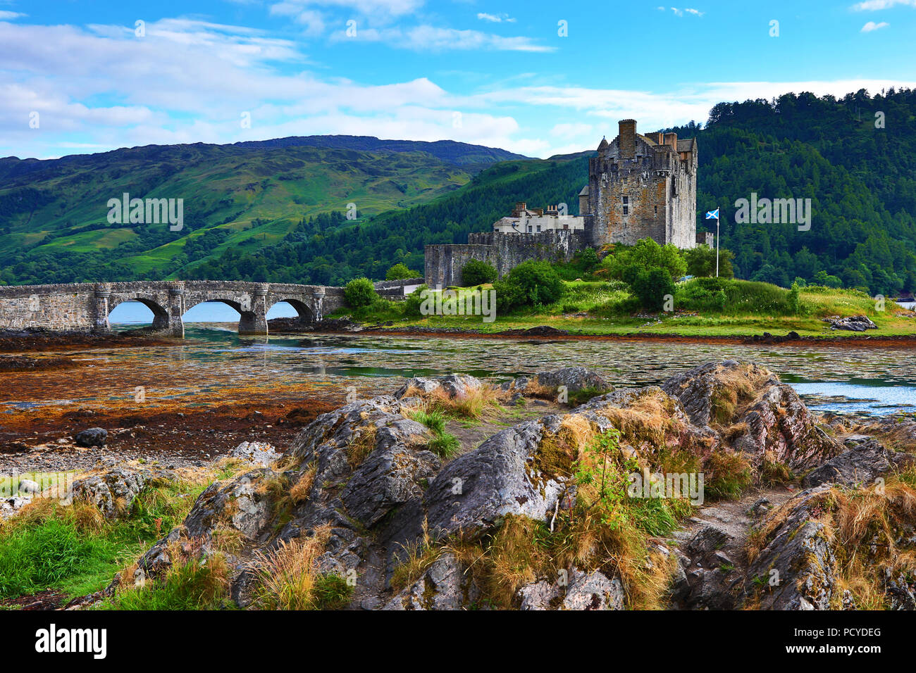 Eilean Donan Castle sul Loch Duich, Kyle of Lochalsh, Highlands scozzesi, Scozia Foto Stock