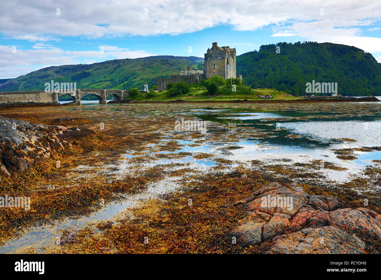 Eilean Donan Castle sul Loch Duich, Kyle of Lochalsh, Highlands scozzesi, Scozia Foto Stock