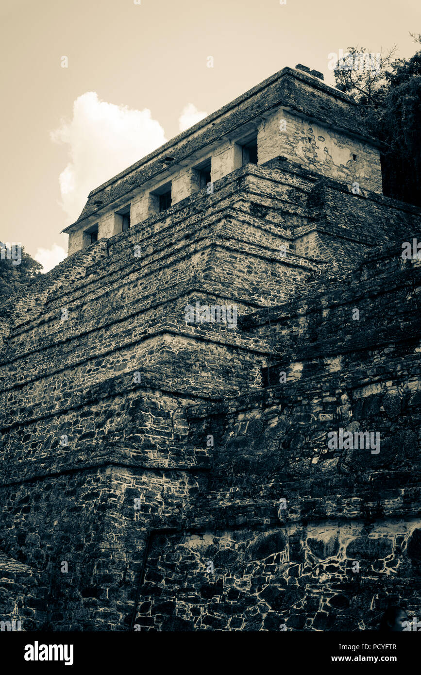 Palenque, il Tempio delle iscrizioni e le rovine della città Maya in Messico meridionale, Chiapas, Messico Foto Stock