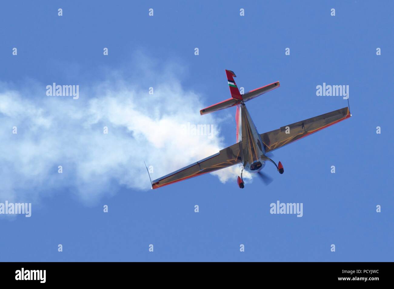Il Royal Jordanian Falcons - Extra 300LX di aeromobili con un impressionante nuovo schema di verniciatura al 2018 Royal International Air Tattoo Foto Stock