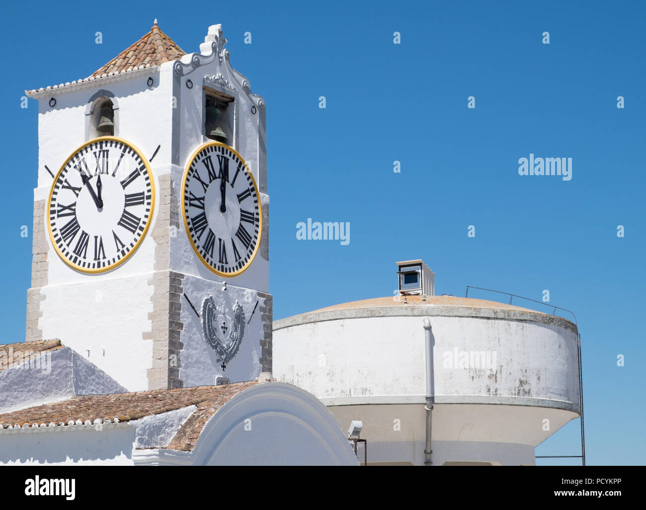 Tavira Camera Obscura si affaccia la chiesa di Santa Maria do Castelo nella storica città di Tavira in Algarve, PORTOGALLO Foto Stock