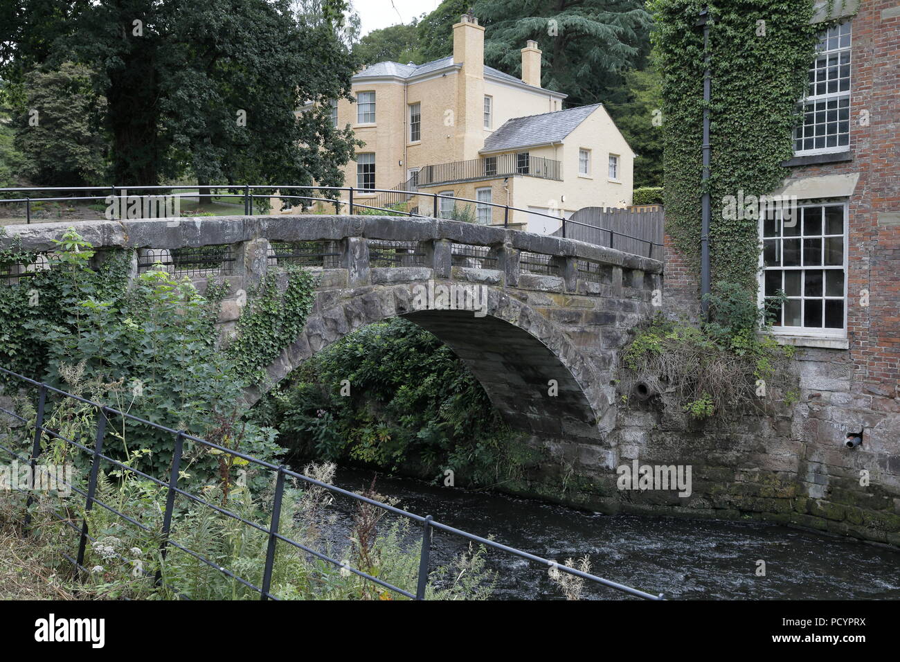 Il fiume Bollin e Quarry Bank Mill in Styal, Cheshire, Inghilterra, Regno Unito Foto Stock