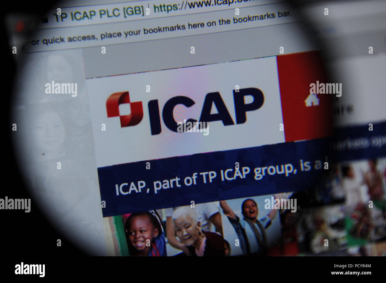 Il sito Web ICAP visto attraverso una lente di ingrandimento Foto Stock