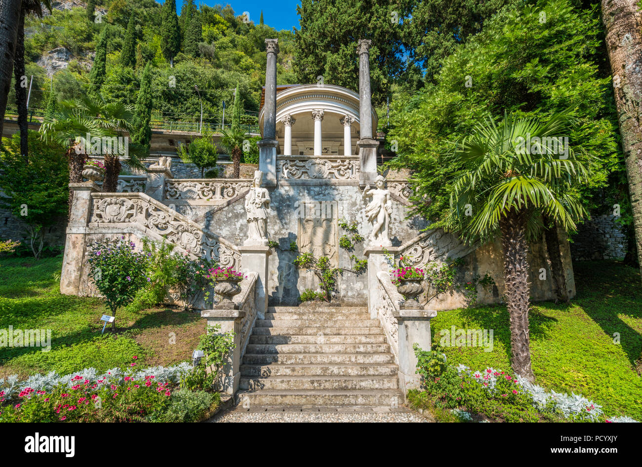 La bella villa Monastero a Varenna su una soleggiata giornata estiva. Il lago di Como, Lombardia, Italia. Foto Stock