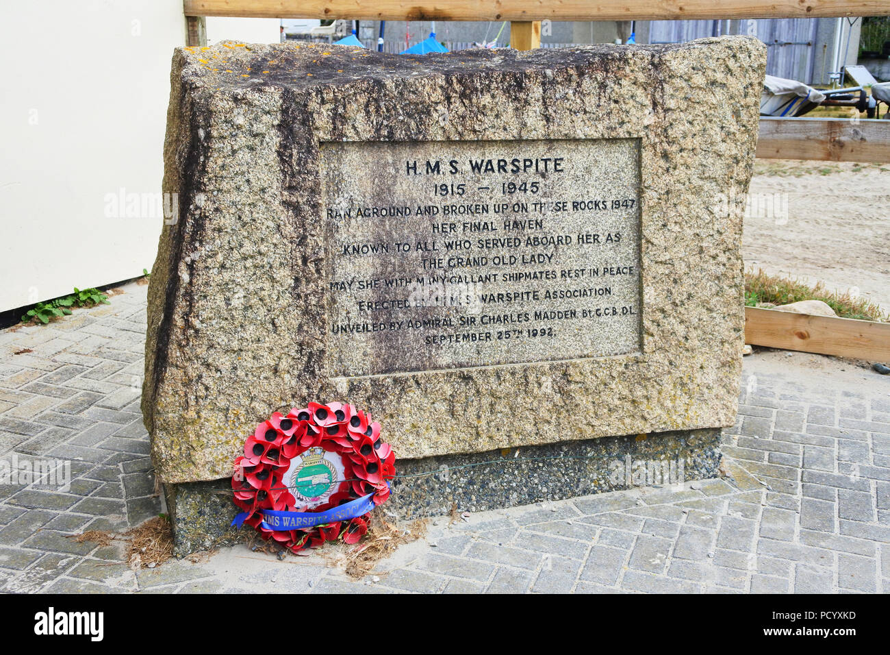 Lapide a ricordo la rottura di HMS Warspite Marazion, Cornwall, Regno Unito - Giovanni Gollop Foto Stock