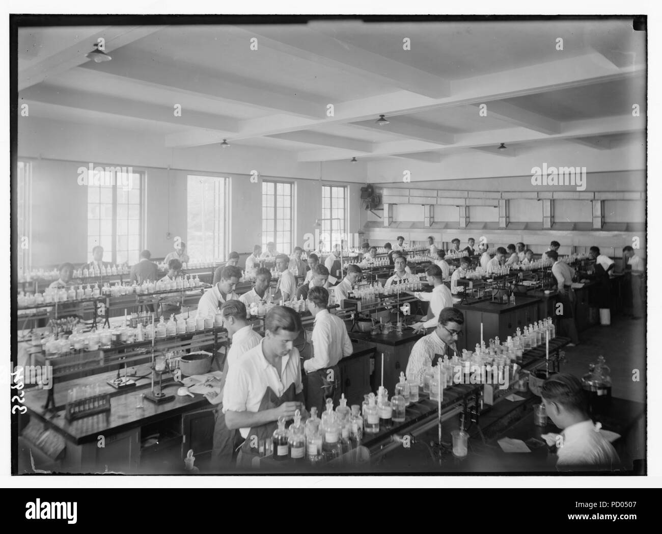 Università americana. Beirut (A.U.B.). Classe in chimica bldg. (Cioè, edificio) il dono della Fondazione Rockefeller Foto Stock