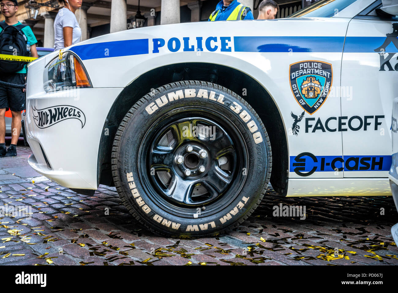 4 AGO 2018 - Londra, Regno Unito. La Carità evento rally Gumball 3000. Replica di una New York Police Department Dodge Charger Pursuit auto visualizzato a Covent Garde Foto Stock