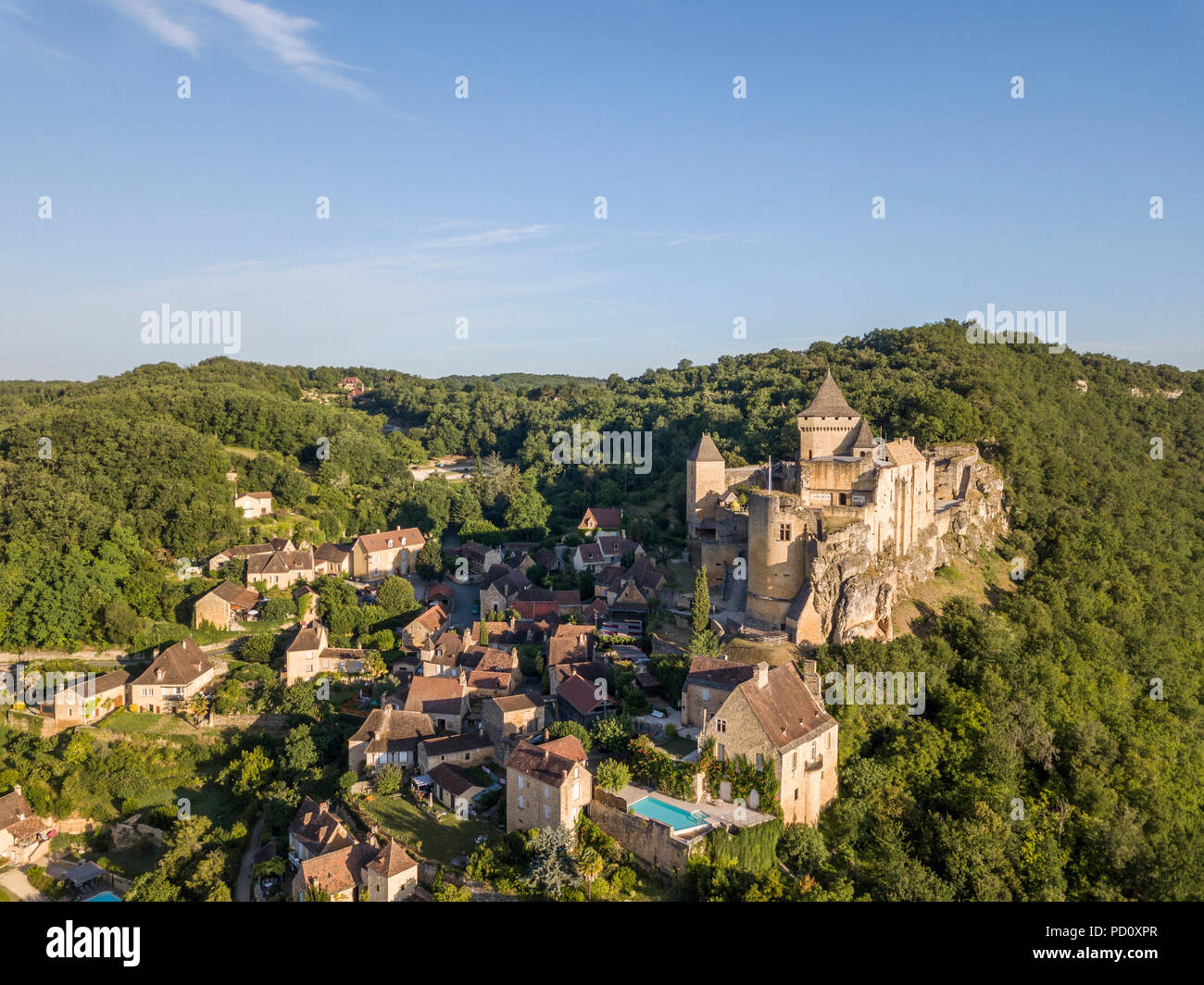 Veduta aerea del castello di Castelnaud e Tournepique village, Francia Foto Stock