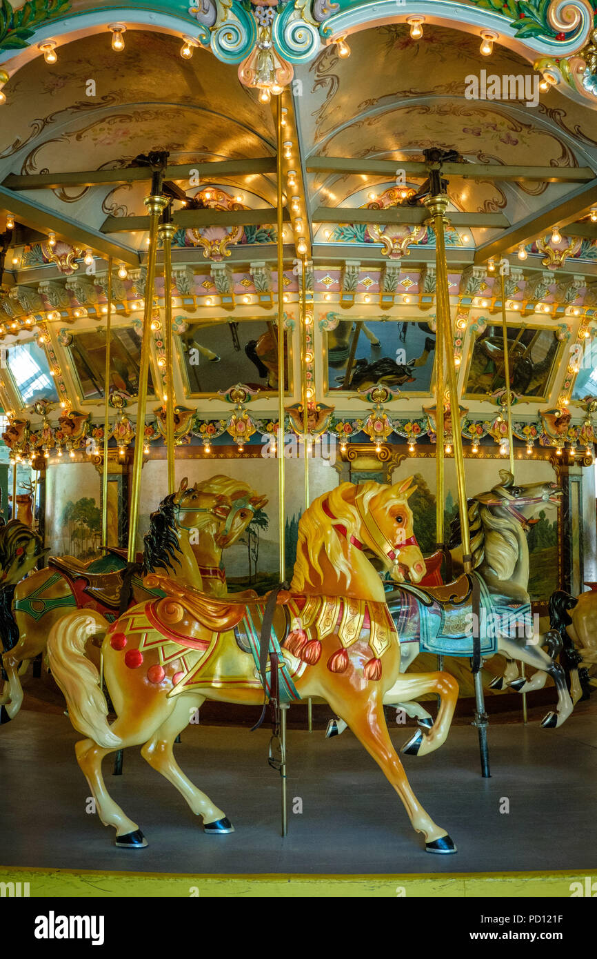Managerie Dentzel Carousel, Glen Echo Park, il MacArthur Boulevard, Glen Echo, Maryland Foto Stock