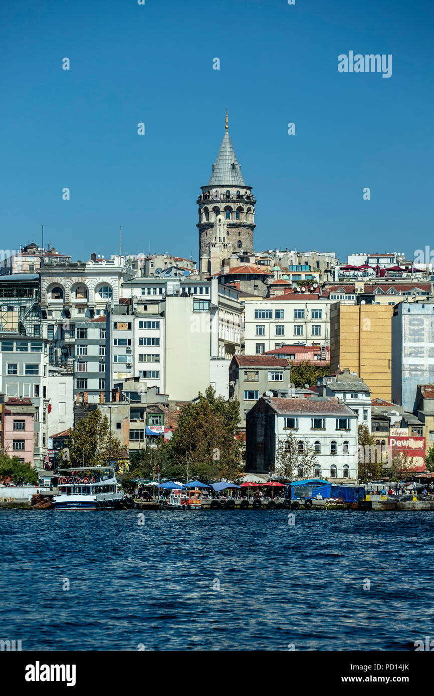 Golden Horn e Torre Galata, Istanbul, Turchia Foto Stock