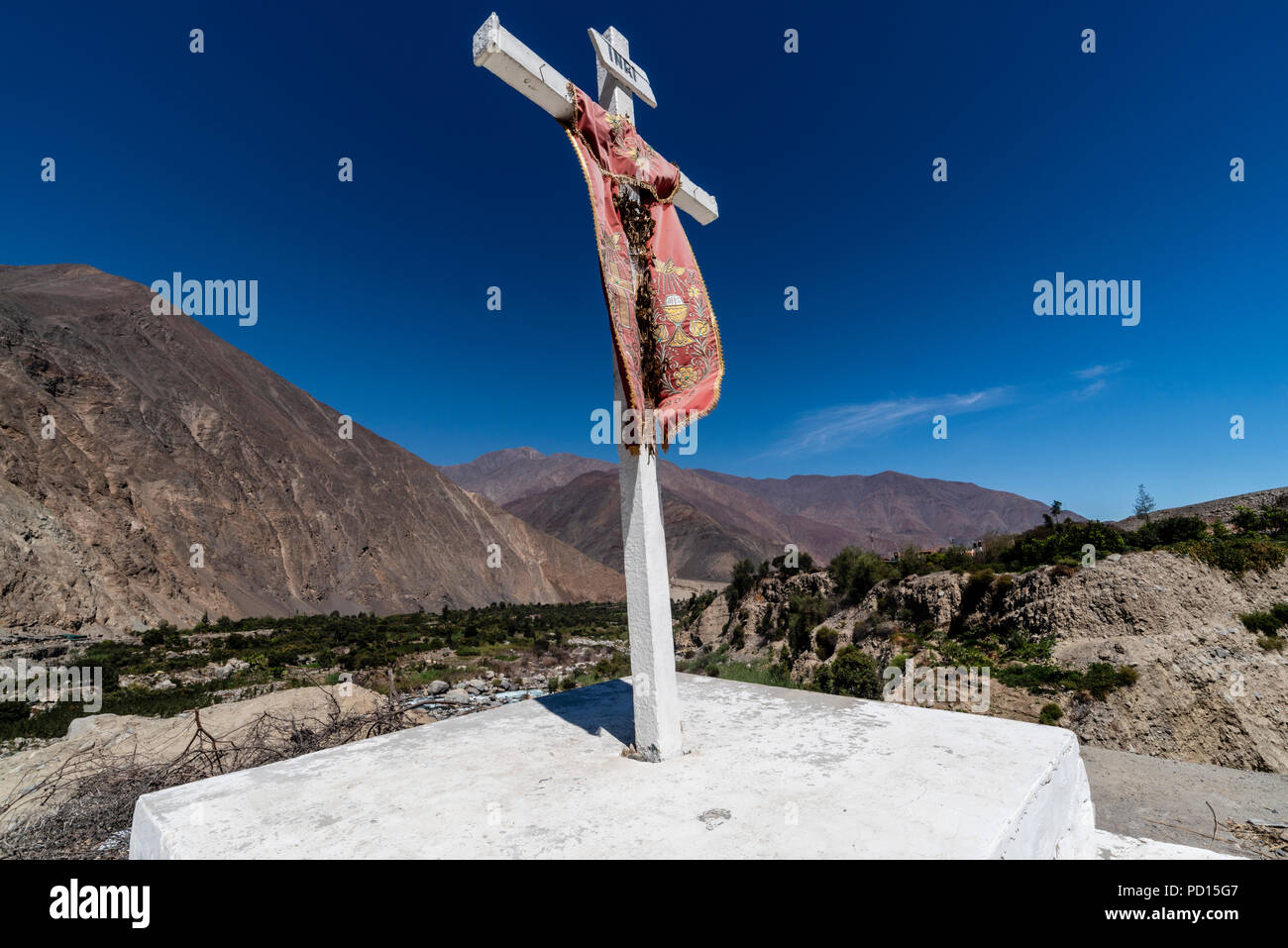 Crocevia nella valle del fiume Cañete, montagne delle Ande,dipartimento di Lima, Perú. Foto Stock