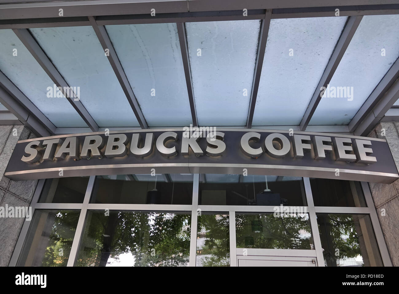 Caffè Starbucks a Bellevue, Washington, USA; agosto 2018 Foto Stock