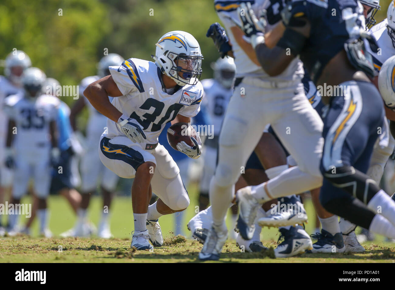 4 agosto 2018: Los Angeles Chargers running back Austin Ekeler (30) esegue la sfera durante il caricabatterie blu/bianco Intersquad Scrimmage a Jack di Hammett complesso sportivo in Costa Mesa, CA. Jordon Kelly/CSM Credito: Cal Sport Media/Alamy Live News Foto Stock