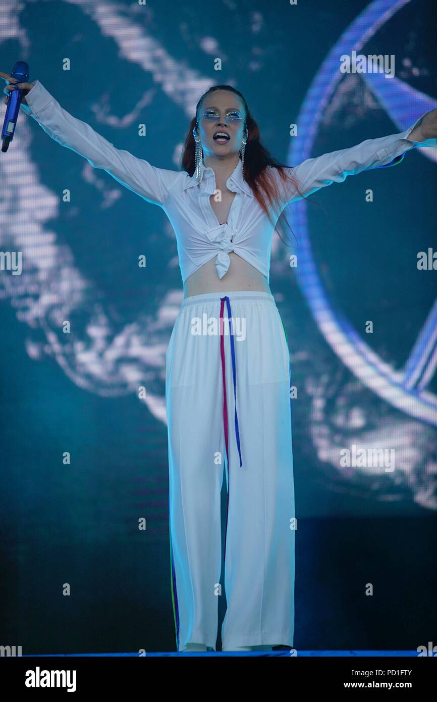 Brighton, Inghilterra England Regno Unito. Il 5 agosto 2018. Amore BN1 Fest, Jess Glynne suona dal vivo sul MainStage a Preston Park Credit: Caron Watson/Alamy Live News Foto Stock