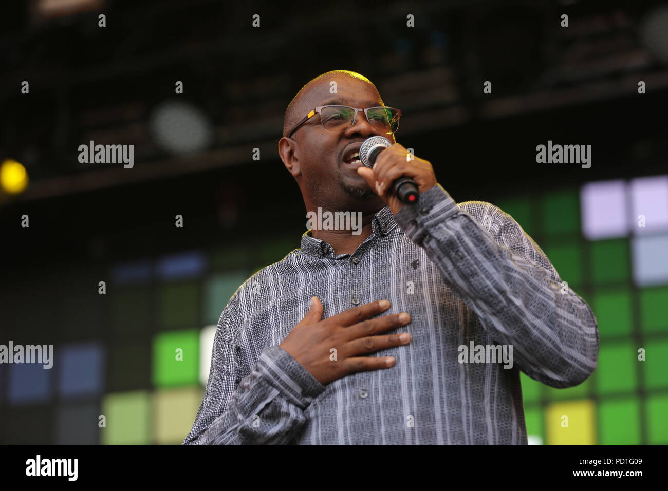 A Siddington, Cheshire, Regno Unito. 5 agosto 2018. Gioventù Musicale esibirsi dal vivo sul palco principale a nord di riavvolgimento a Capesthorne Hall nel Cheshire. Credito: Simon Newbury/Alamy Live News Foto Stock