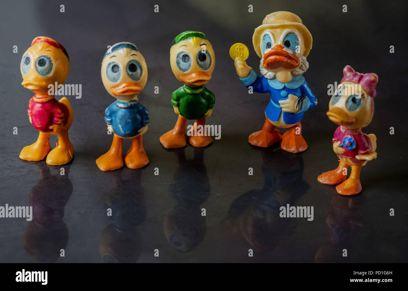 Kiev, Ucraina. 29 Nov, 2017. Cartoon hero giocattoli Scrooge McDuck con la famiglia. Credito: Igor Golovniov SOPA/images/ZUMA filo/Alamy Live News Foto Stock