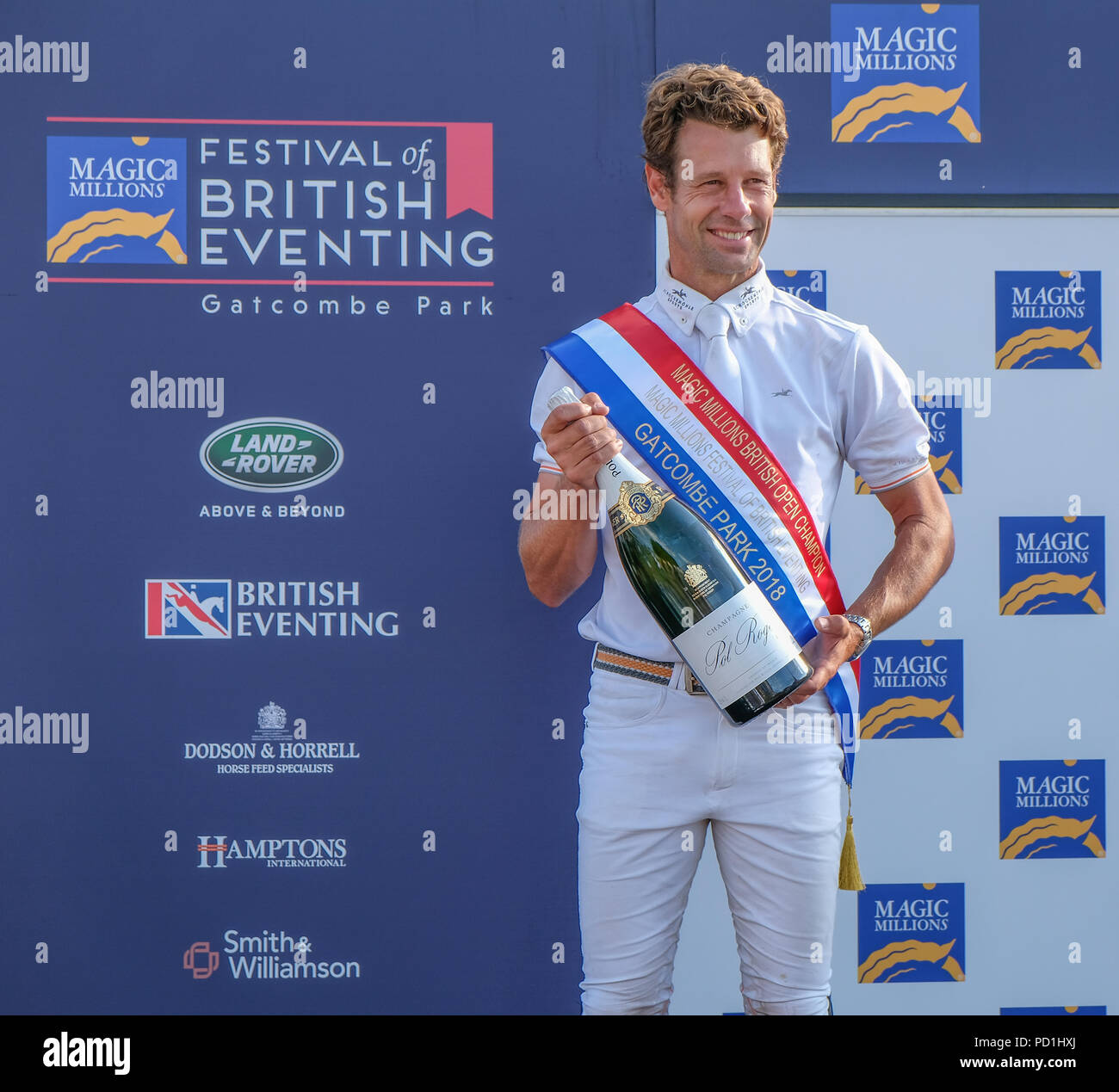 Gatcombe Park Gloucestershire Magic milioni Festival British Eventing..Sua Altezza Reale la Principessa Anna insieme con Magic milioni CEO Katie Page-Harvey, presentando i vincitori cup a Christopher Burton per il Magic milioni British Open Championships 2018 Foto Stock