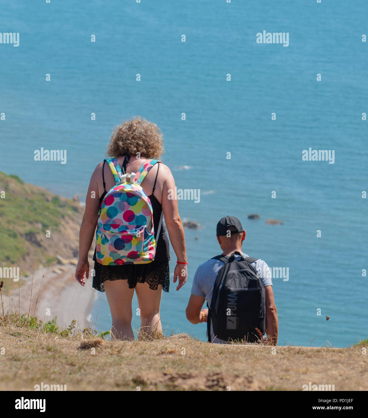 Sidmouth, East Devon, Regno Unito. 5 agosto 2018. Meteo REGNO UNITO: caldo sole e cielo blu in East Devon. Gli escursionisti e i visitatori godere del bellissimo paesaggio e paesaggi costieri lungo la costa sud occidentale il percorso nei pressi di Sidmouth in una calda e soleggiata giornata. Credito: Celia McMahon/Alamy Live News Foto Stock