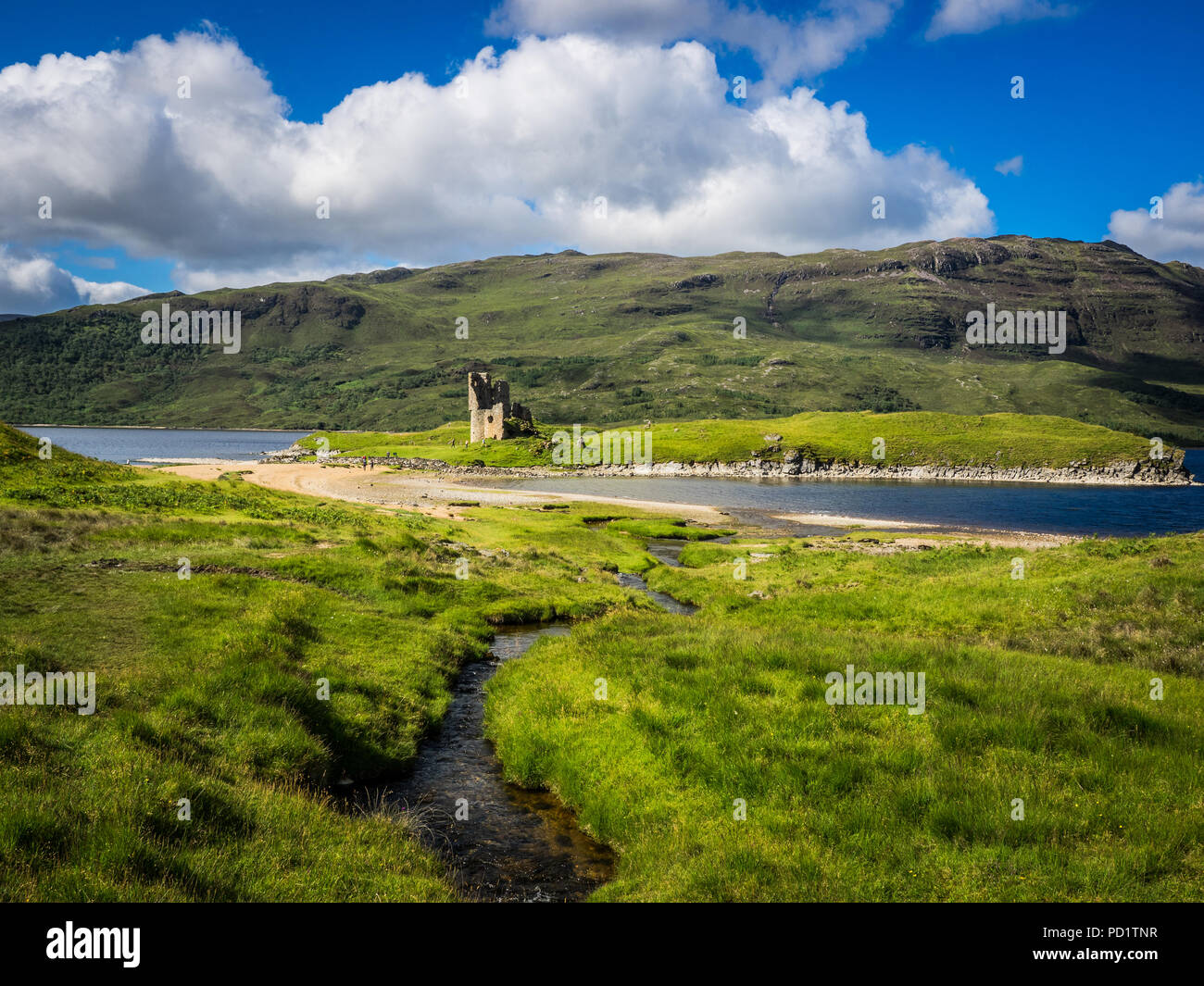 Ardvreck Castle e Loch Assynt, Scozia Foto Stock