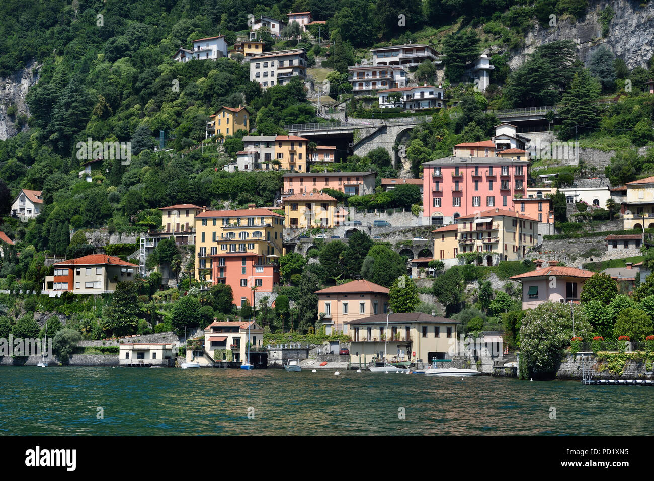 Il Lago di Como (Lago di Como) è un lago di origine glaciale in Lombardia Italia Italiano . Foto Stock