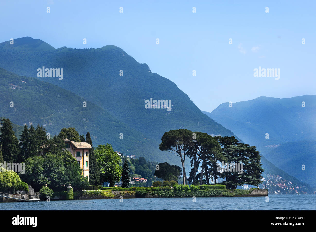 Il Lago di Como (Lago di Como) è un lago di origine glaciale in Lombardia Italia Italiano . Foto Stock