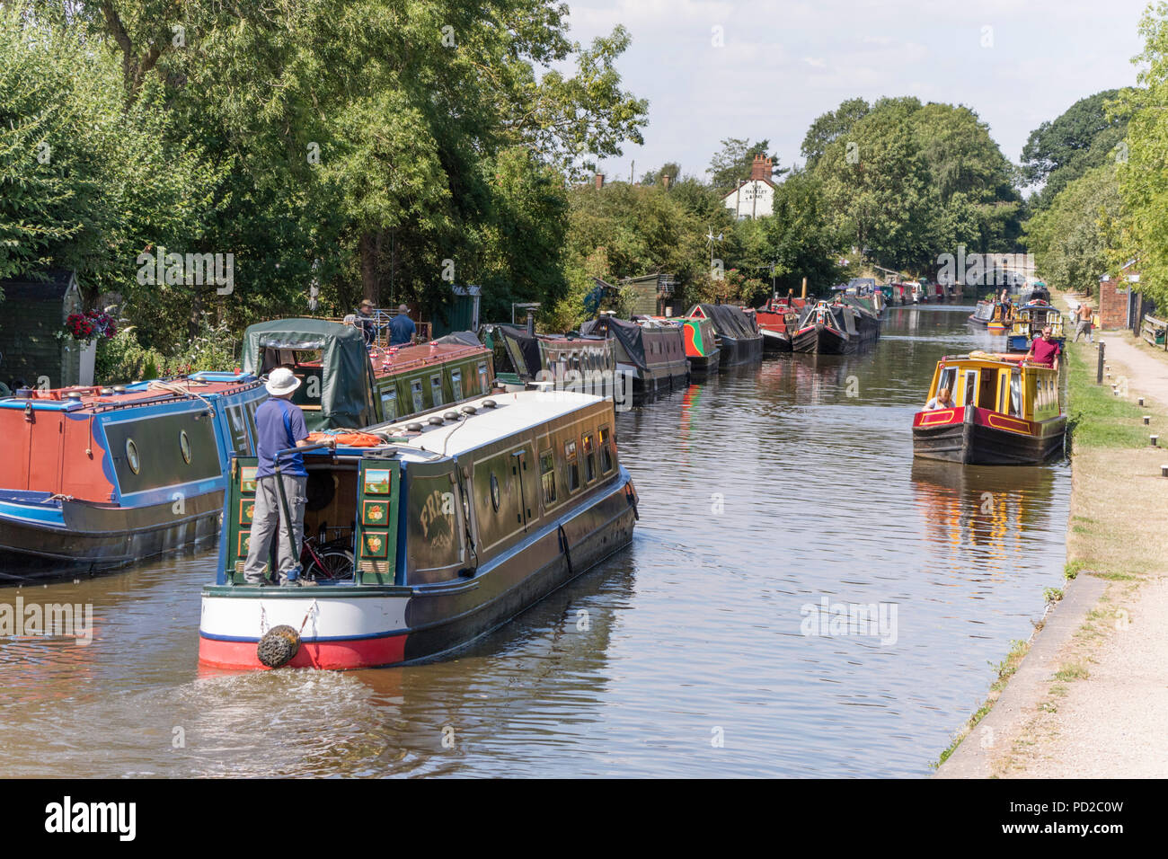 Giornata d'estate sul Shropshire Union Canal a Wheaton Aston, Shropshire, Inghilterra, Regno Unito Foto Stock