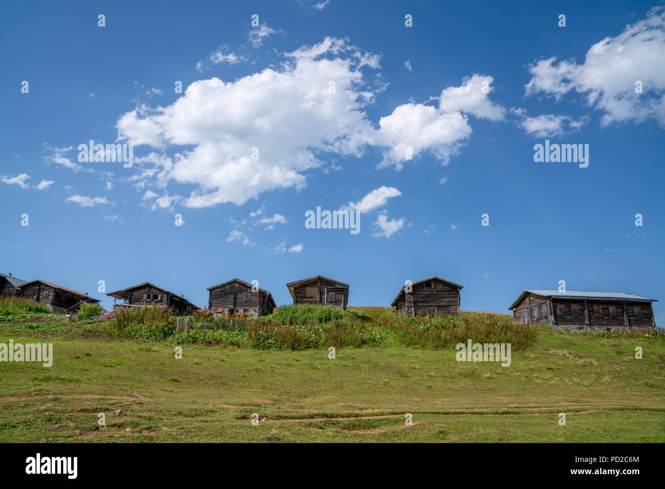 Vecchio legno bungalow casa in natura. Rize, Turchia Foto Stock
