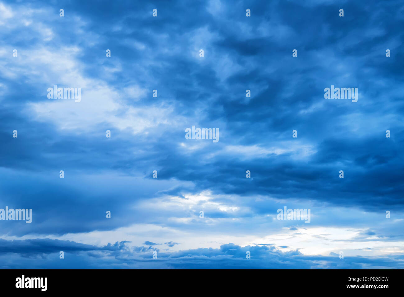 Skyscape drammatico prima pioggia Foto Stock