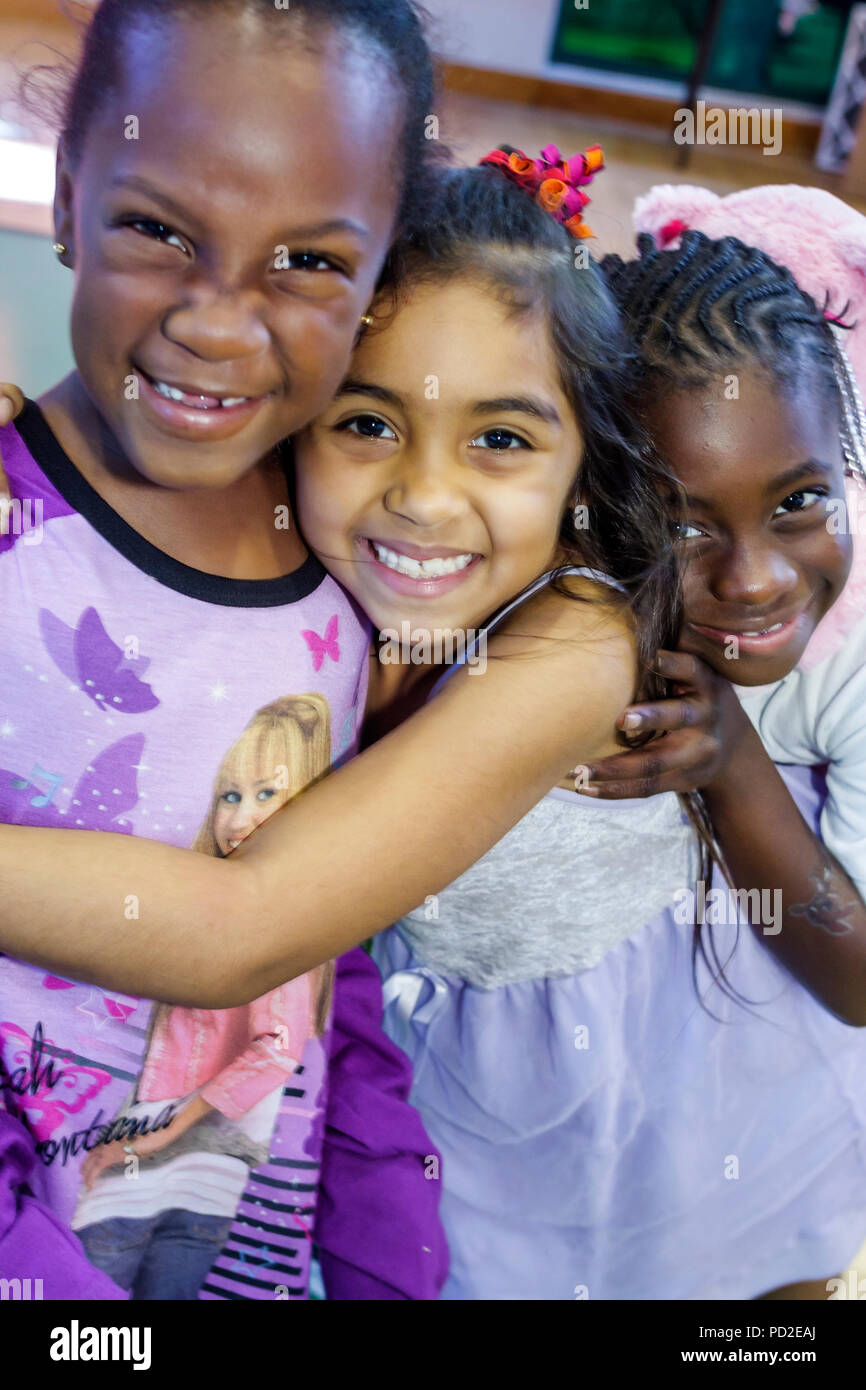 Miami Florida,Miami Dade County,Coconut Grove,Virrick Park,Christmas Toy Giveaway,date away,community event,Holiday,low income,Black Blacks African AF Foto Stock