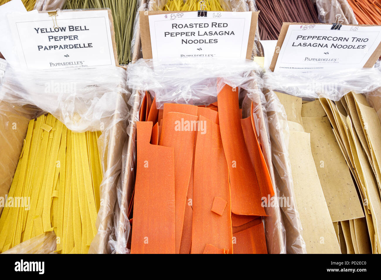 Boca Raton Florida, Palm Beach County, Royal Palm Place, mercato agricolo, pasta secca, shopping shopper shopping negozi di mercato mercati di mercato buyin Foto Stock