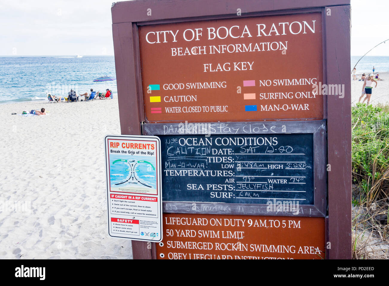 Boca Raton Florida,Palm Beach County,Oceano Atlantico,acqua,South Beach Park,spiaggia pubblica,informazioni,cartello,condizioni oceano,correnti di lacerazione,bandiera chiave,sabbia,F Foto Stock