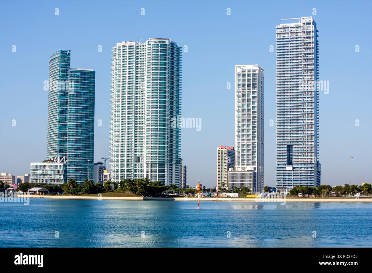 Miami Florida, Biscayne Bay Water, Watson Island view, Biscayne Boulevard, grattacieli grattacieli edificio edifici condomini co Foto Stock