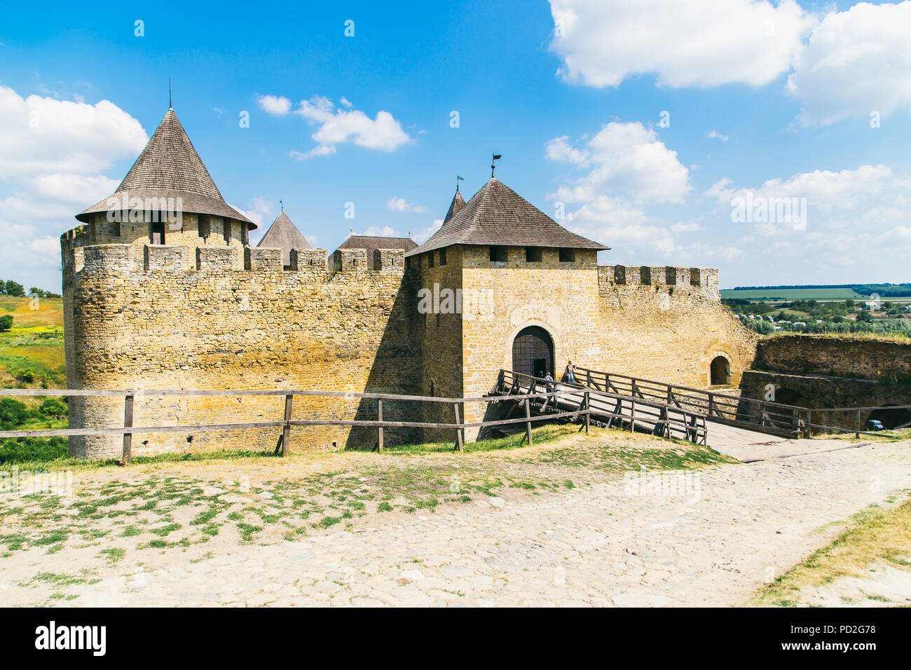 Fortezza Medievale del Khotyn città Ucraina occidentale. Il castello è la settima meraviglia dell'Ucraina. Giugno Khotyn 27.2015. L'Ucraina Foto Stock