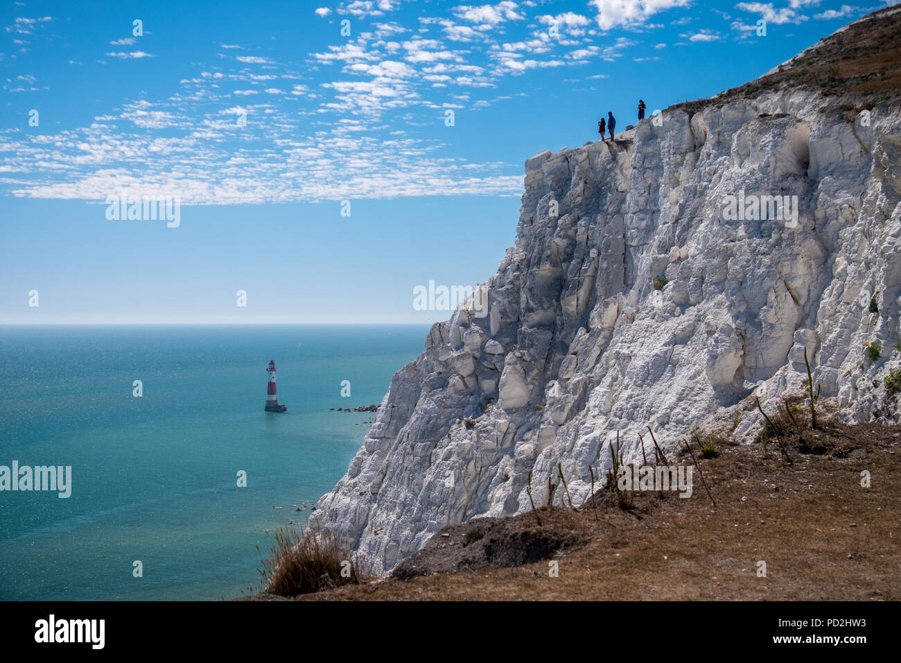 Le persone che si godono il sole e caldo clima estivo a Beachy Head in East Sussex, Regno Unito Foto Stock