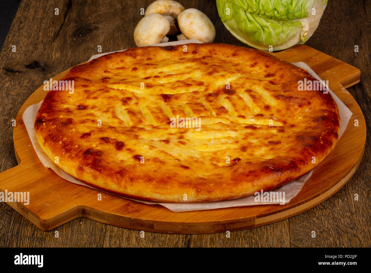 In casa tradizionale Ossezia gustosa torta Foto Stock