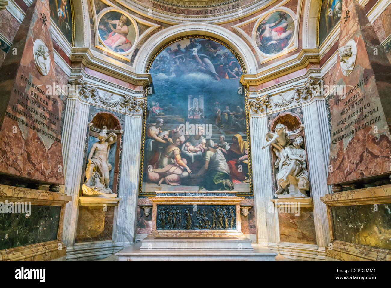 La celebre Cappella Chigi progettata da Raffaello, nella Basilica di Santa Maria del Popolo a Roma, Italia. Foto Stock