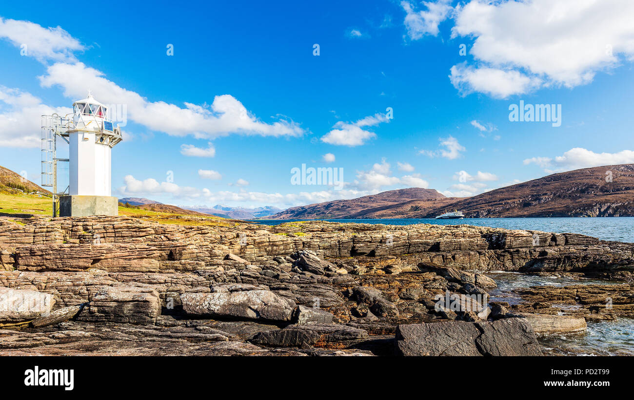 Rhue Faro all'ingresso del Loch Ginestra Foto Stock