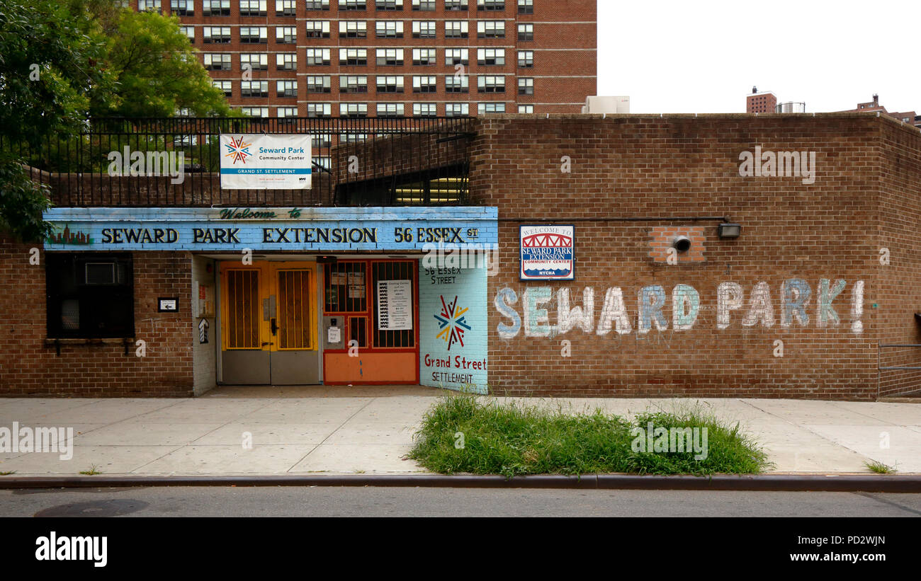 Seward Park Extension, 56 Essex St. New York, New York. Esterno di un centro della comunità nel Lower East Side di Manhattan. Foto Stock