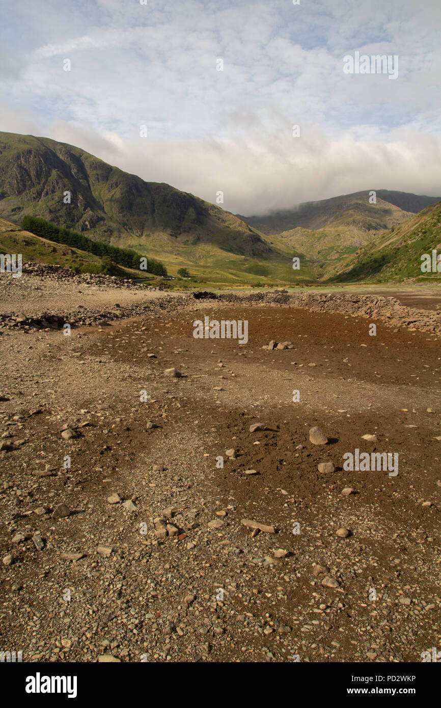 Basso livello dell'acqua a Scafell rivela i resti di Mardale Green Foto Stock